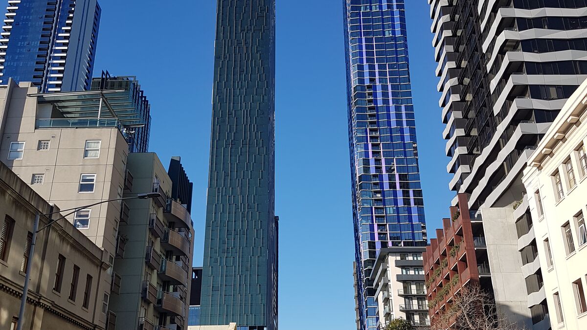Vista exterior del edificio Shadow Play en el centro de Melbourne