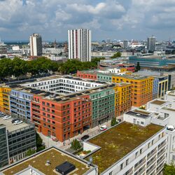 Vista aérea del colorido edificio del barrio de Ludwigsquartier