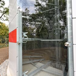 Vista del interior de un sistema de aparcamiento para bicicletas